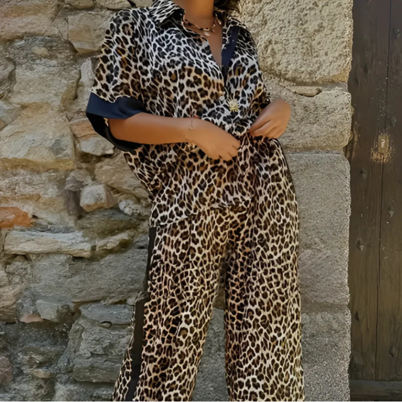 Icone™ LeopardOutfit: All Day Comfort With 2-Piece Leopard Outfit Set